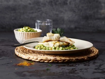 Zanderfilet an Erbsen-Safran-Sauce